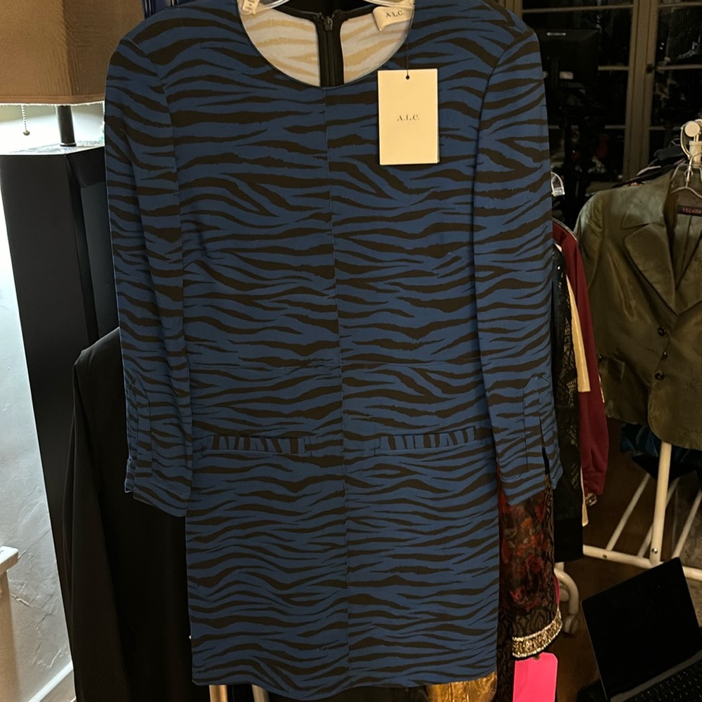 ALC Noelle dress blue tiger print striped shift long sleeve, size 2.